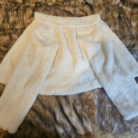 Ann Taylor Loft Sz 4 Faux White Mink Fur Crop Coat Soft Wedding Bride Classic - Picture 3 of 11